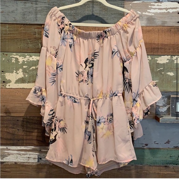 Hint of Blush | Across the Shoulder Romper - Picture 4 of 15